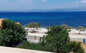 Apartments Zvonimir,Place By The Sea