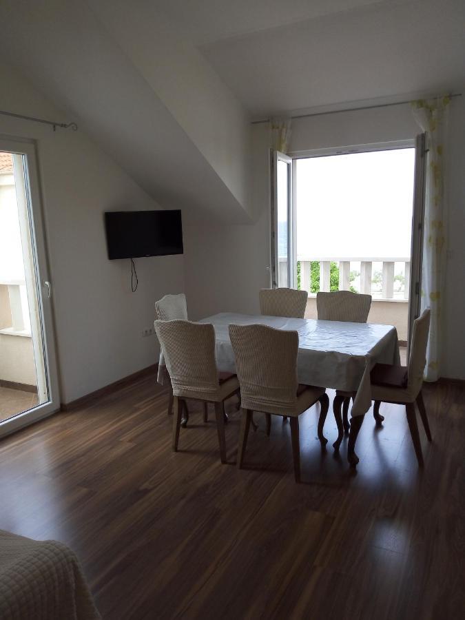 Apartments Zvonimir,Place By The Sea Mirce Exteriér fotografie