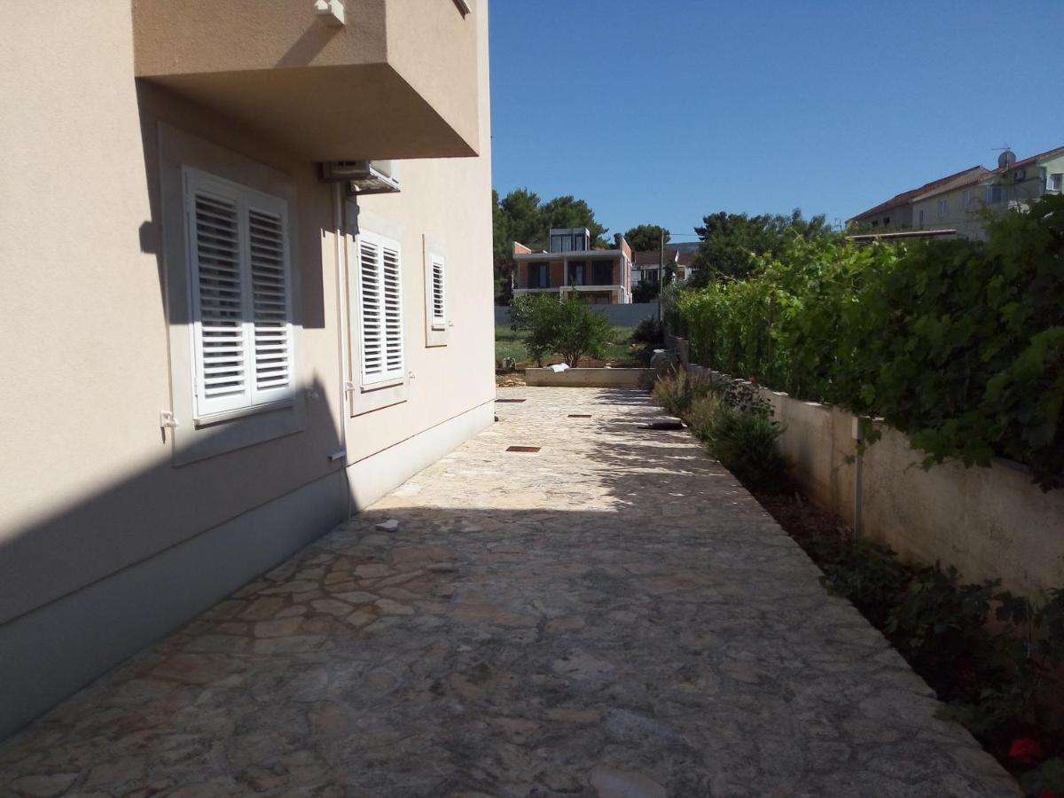 Apartments Zvonimir,Place By The Sea Mirce Exteriér fotografie