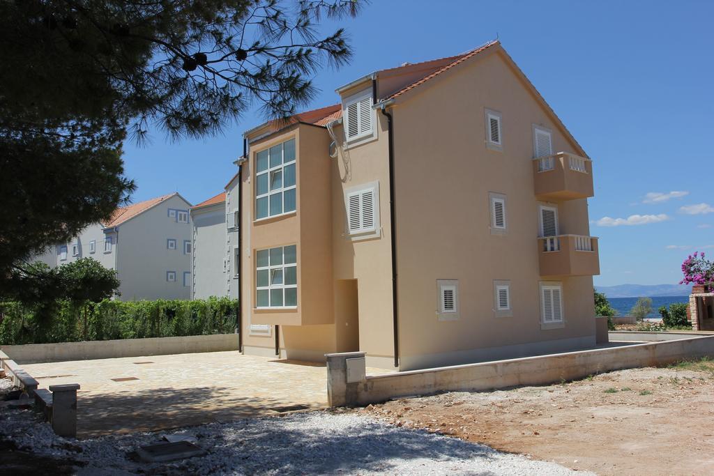 Apartments Zvonimir,Place By The Sea Mirce Exteriér fotografie